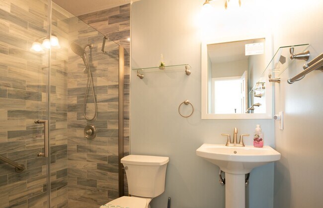 Building Photo - SHORT TERM RENTAL ONLY Spend Winter Oceanf...