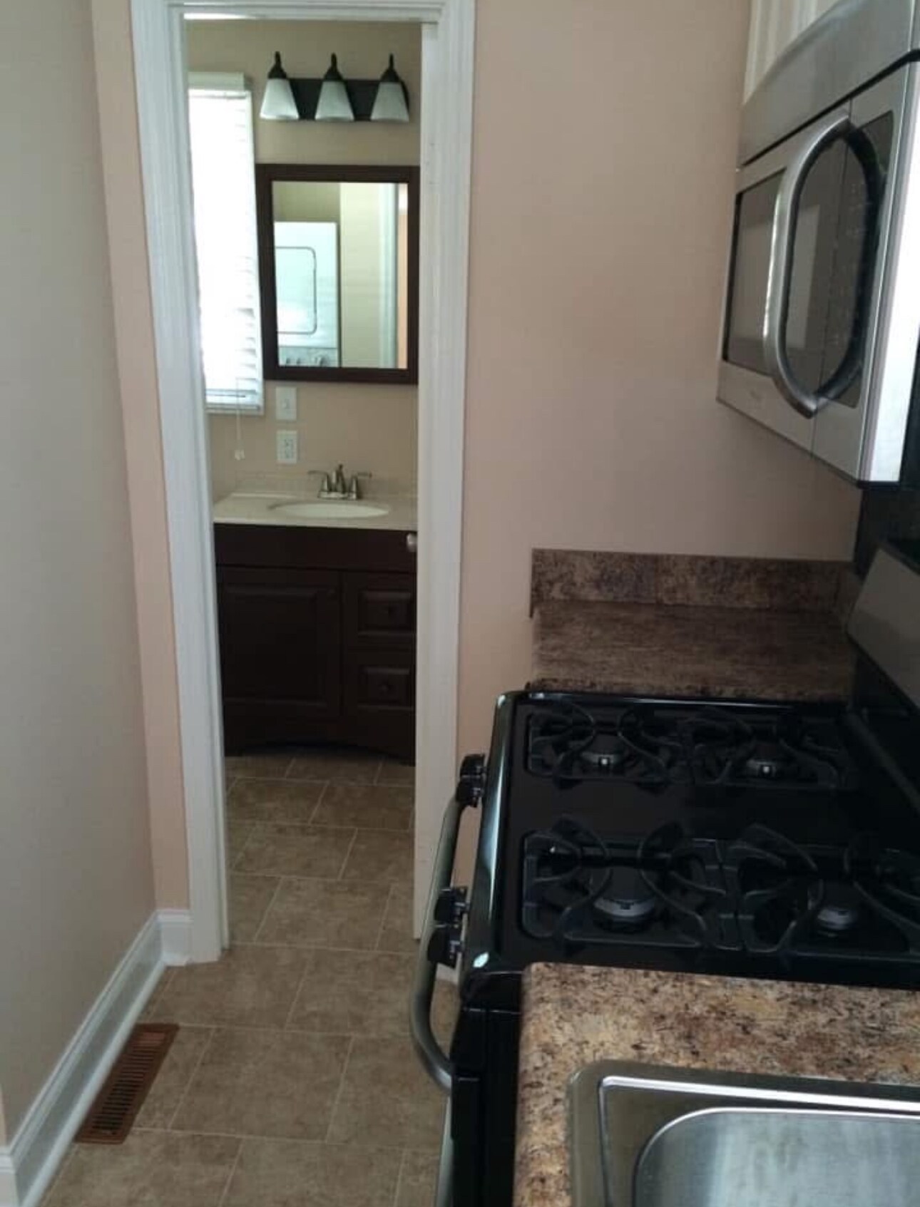 Building Photo - 217 E Richardson Ave