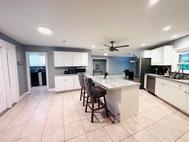 Building Photo - 4540 Mathis St