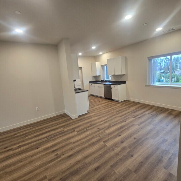 Building Photo - 6077 N Libby Rd