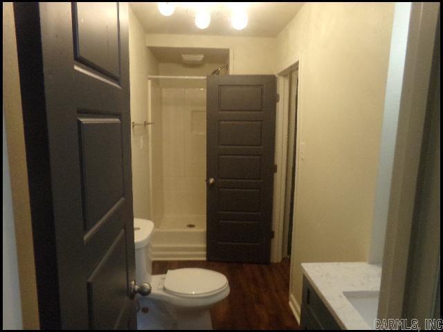 Building Photo - 102 Pin Oak Cove