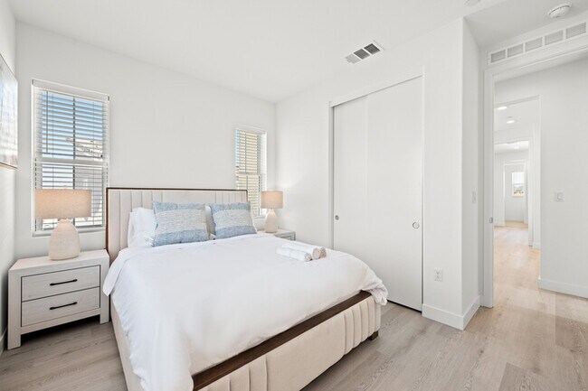Building Photo - Turnkey Furnished 4BR Home in Palm Desert ...