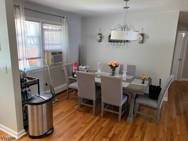 Building Photo - 549 Broughton Ave