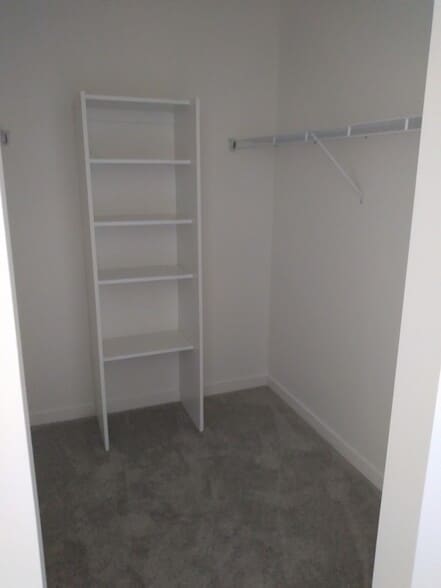 Building Photo - 2731 Pond Dr