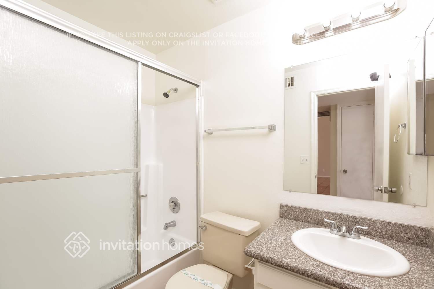 Building Photo - 630 E Jensen St