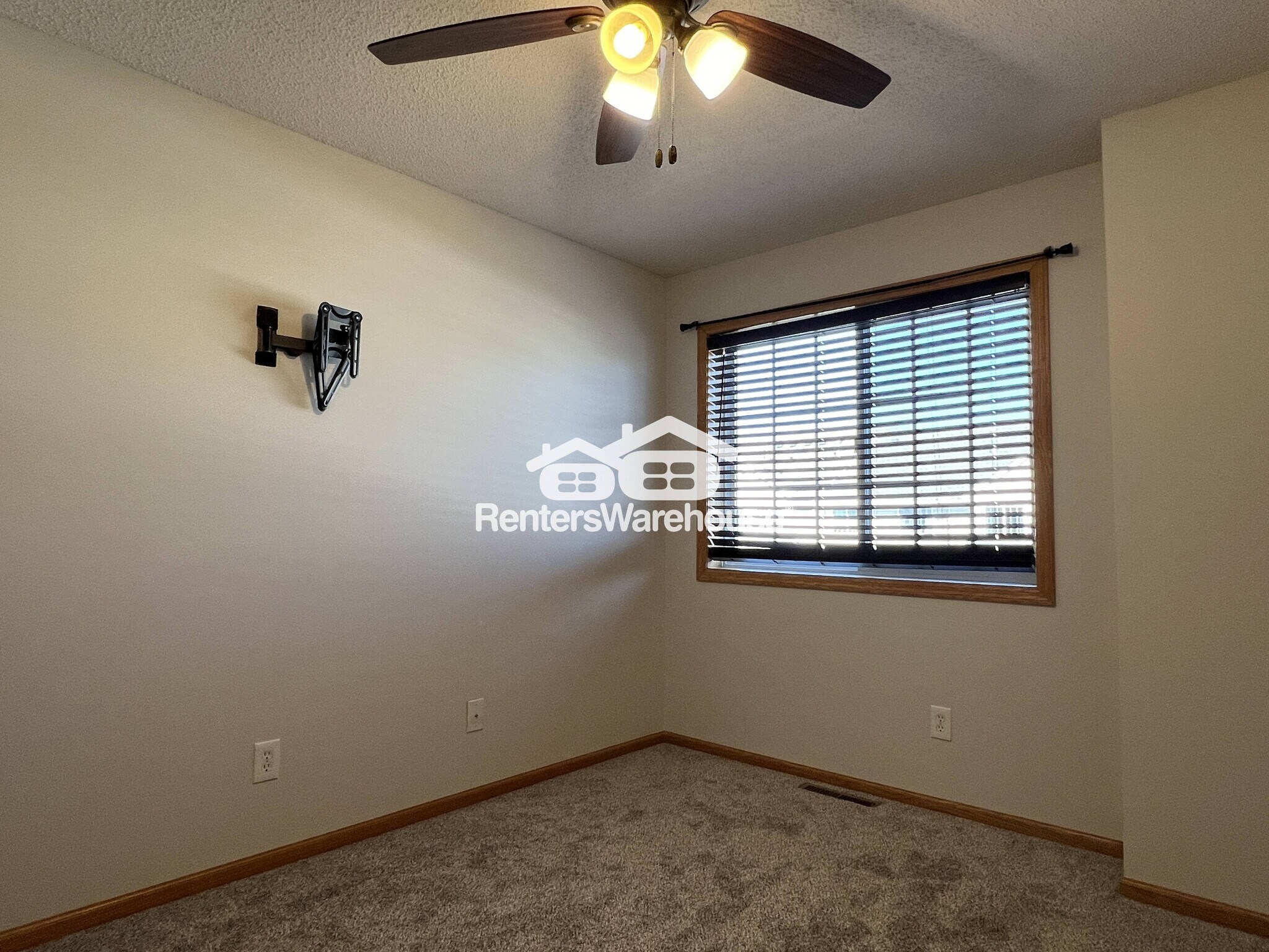 Building Photo - 17343 River Birch Ln S E
