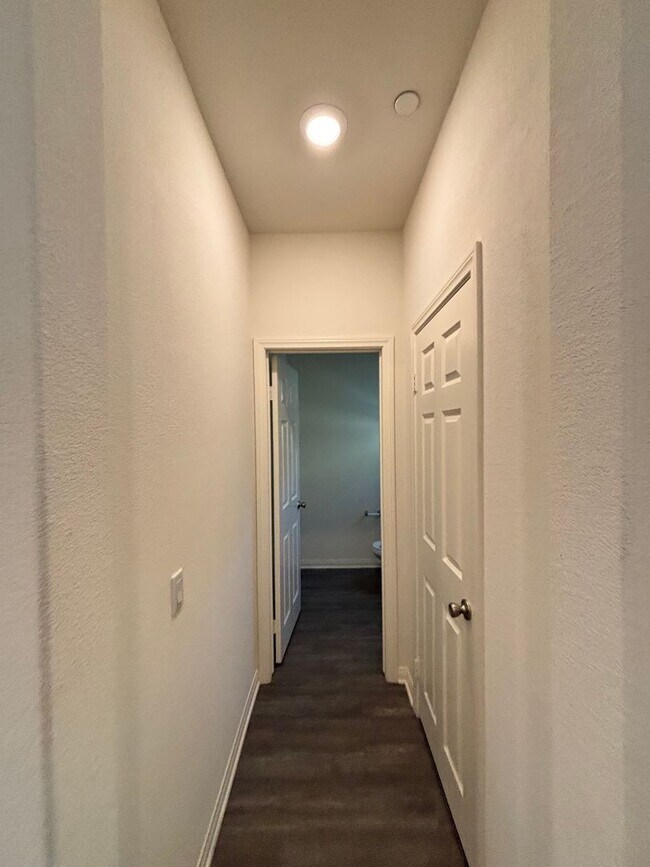 Building Photo - Beautiful Home!