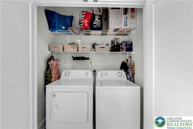 Building Photo - 221 Craig Ave