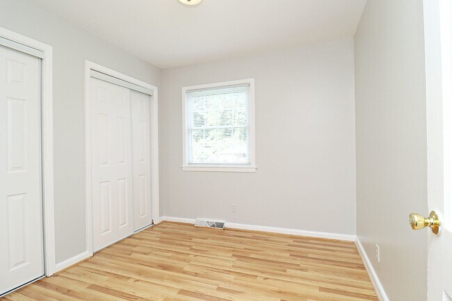 Building Photo - Convenient to Rt 29 & The Shops at Stonefield