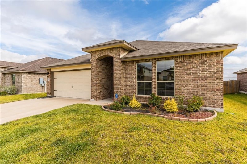 Building Photo - 3004 Skinner Dr