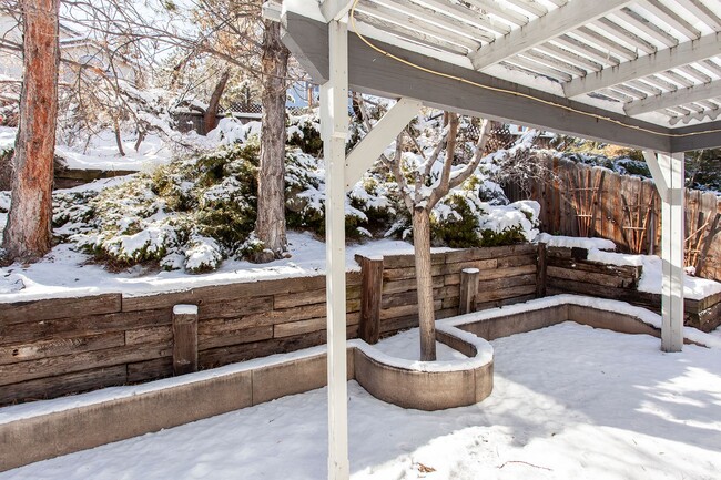 Building Photo - 3654 Hemlock Way