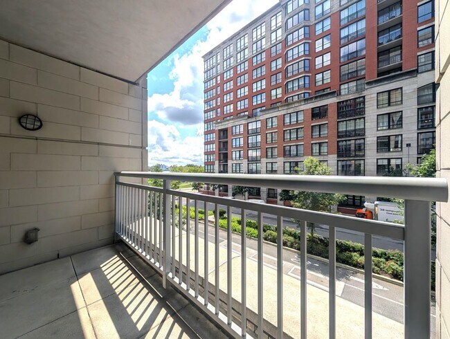 Building Photo - 1125 Maxwell Ln