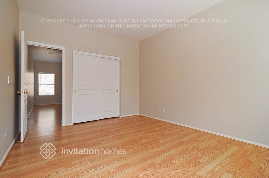 Building Photo - 3645 W Jacksonville Dr