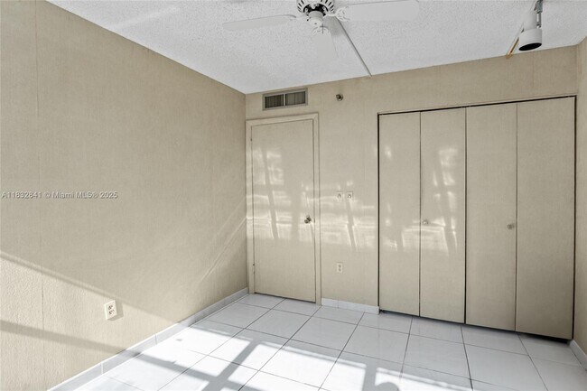 Building Photo - 1200 St Charles Pl