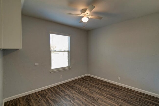 Building Photo - 800 Osage Dr