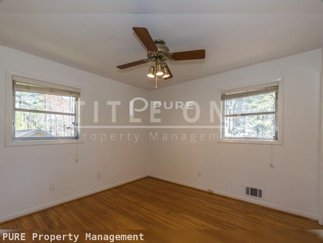Building Photo - Price Drop Alert!   3 bed 1/5bath Home. Av...
