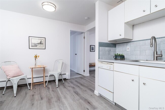 Building Photo - 1095 US-9W
