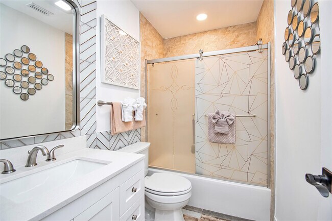 Building Photo - 6557 Country Wood Way