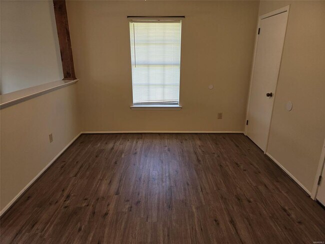 Building Photo - 262 Joyce St