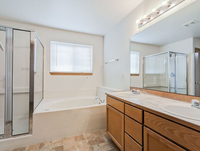 Building Photo - Beautiful 3bd/2.5bth home in Lake Stevens ...