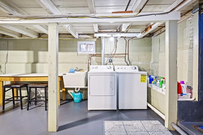 Building Photo - 11 Jones Pl