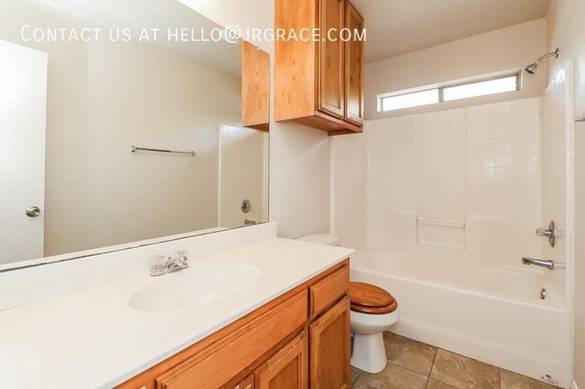 Building Photo - 136 Stewart Bend Ct
