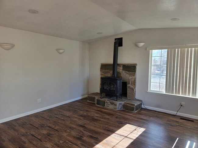 Building Photo - Meadow Court