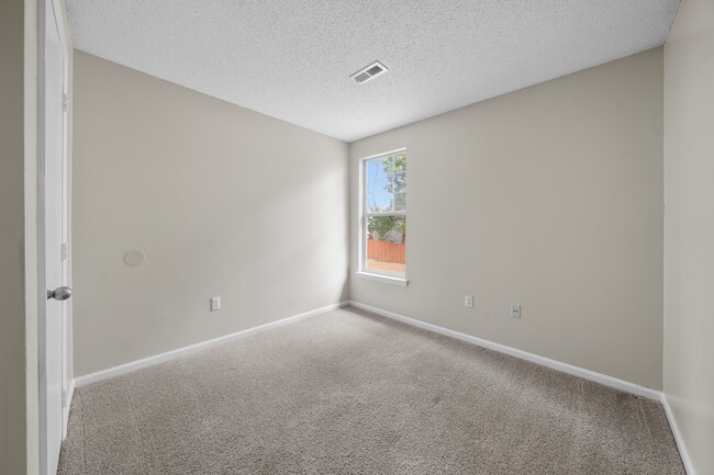 Building Photo - 2421 Hill St