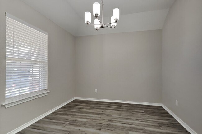 Building Photo - 22003 Avonglen Ln