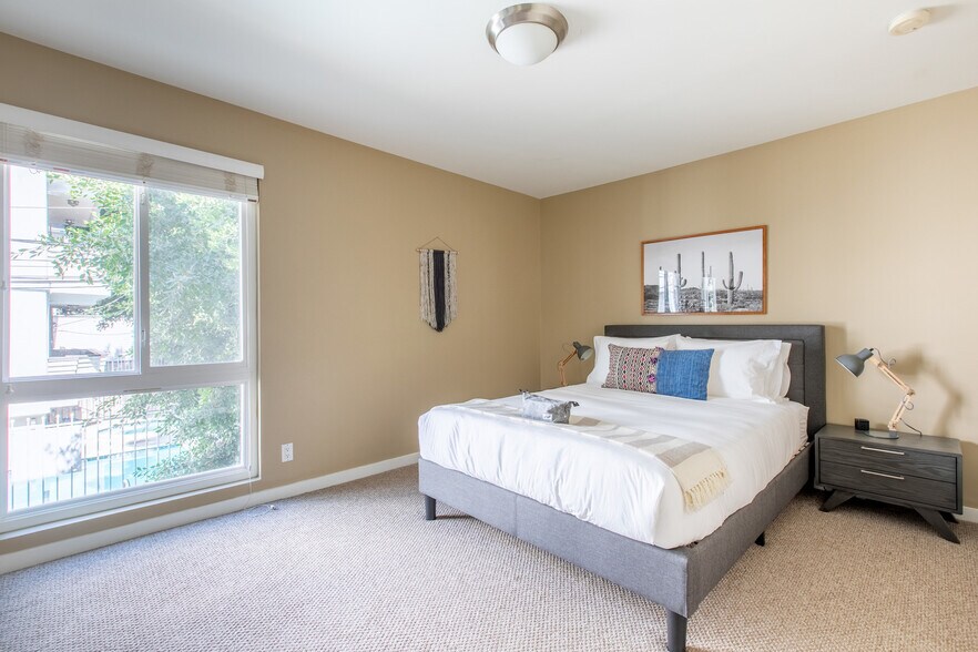 Building Photo - 4407 Francis Ave