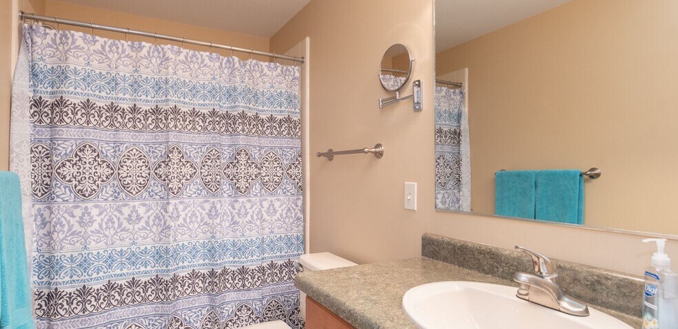 Building Photo - 230 Oak St