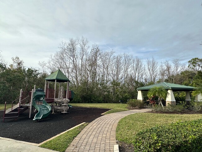 Building Photo - 627 Aeolian Dr