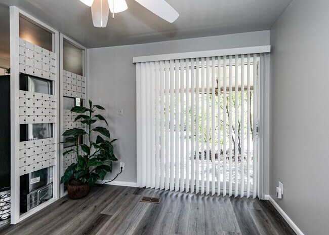 Building Photo - Newly Remodeled 3 Bedroom Home in Central Location