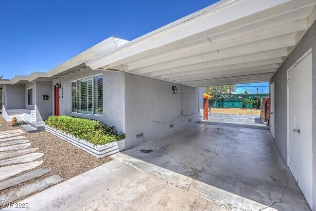 Building Photo - 2400 Sherman Pl