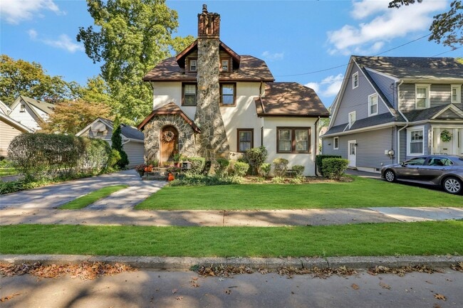 Primary Photo - 65 Larch Ave