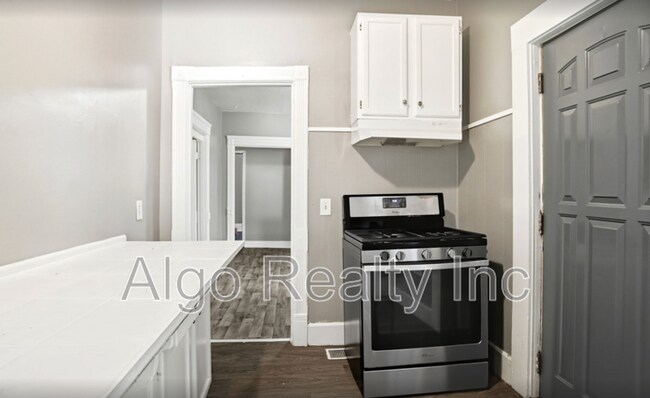 Building Photo - 2923 N Girard Ave
