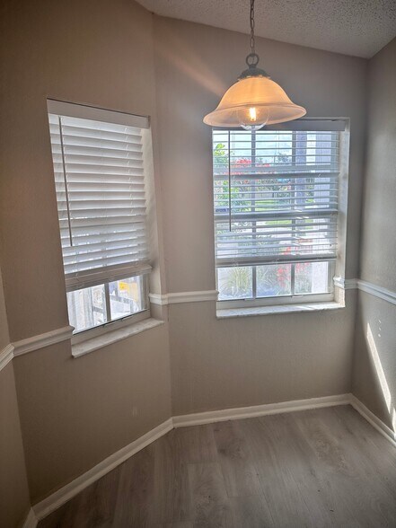 Building Photo - 8108 Summer Shores Dr