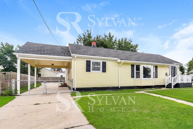 Building Photo - Immaculately kept 4 bedroom, 2 bathroom home