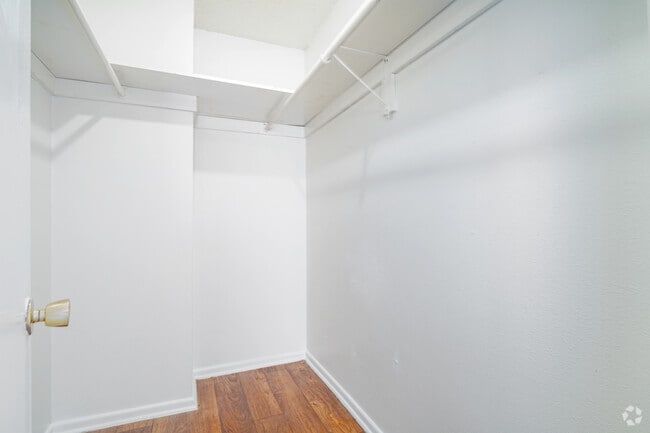 1BR, 1BA - 650SF - Closet - Lawnwood Apartments