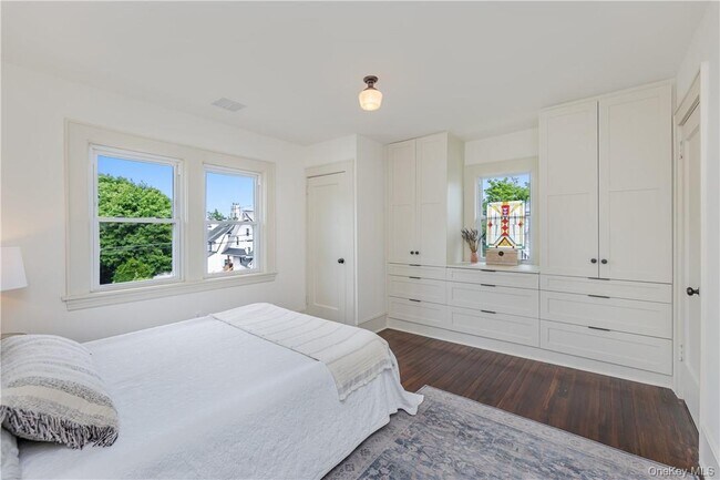 Building Photo - 12 Risley Pl