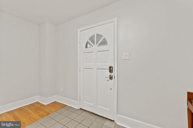Building Photo - 310 S Illinois St