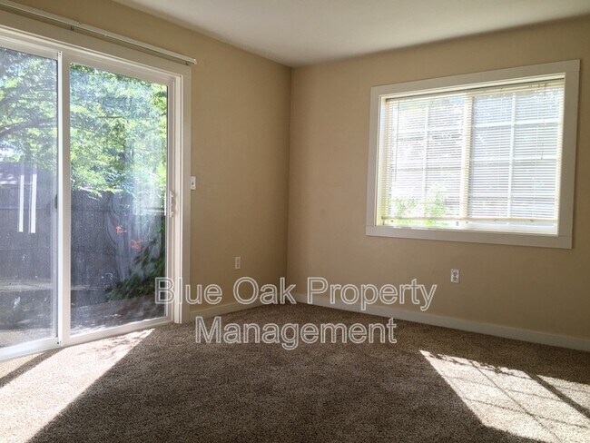 Building Photo - 1305 Chestnut St