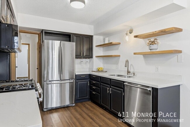 Building Photo - 411 Monroe Pl