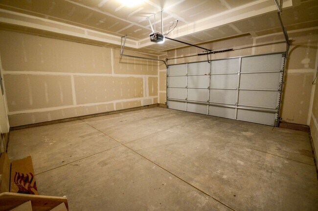 Building Photo - 3836 Manhattan Ave