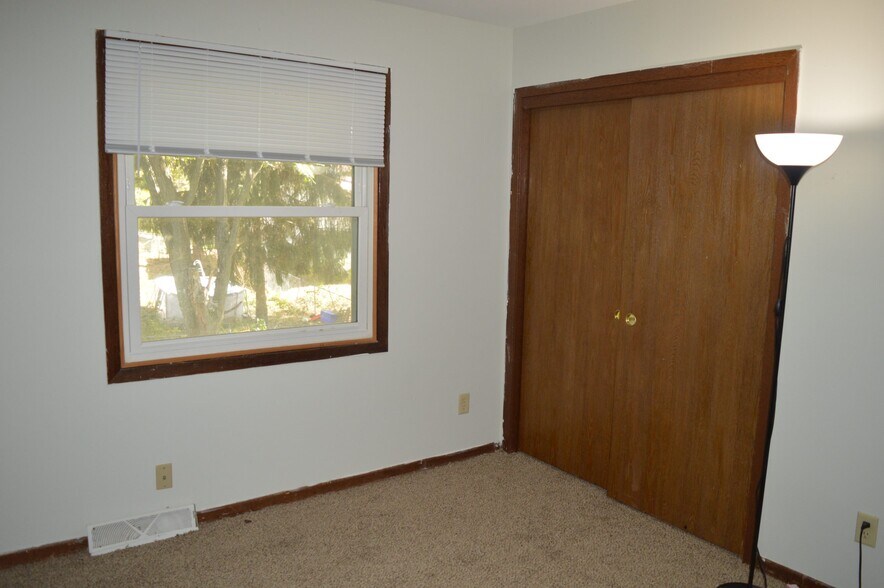 Building Photo - 2029 Adderbury Ln