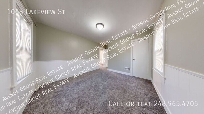 Building Photo - 1068 Lakeview St