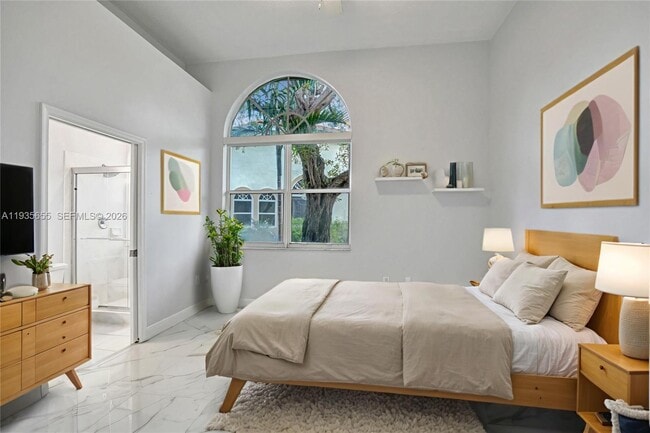 Building Photo - 652 W Palm Aire Dr