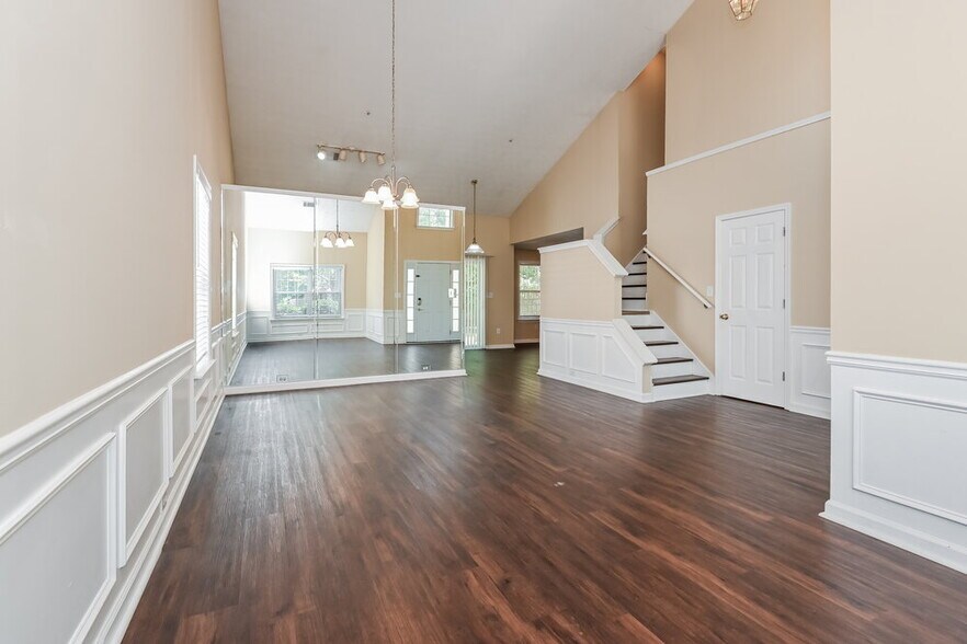 Building Photo - 1468 Evanston Ln
