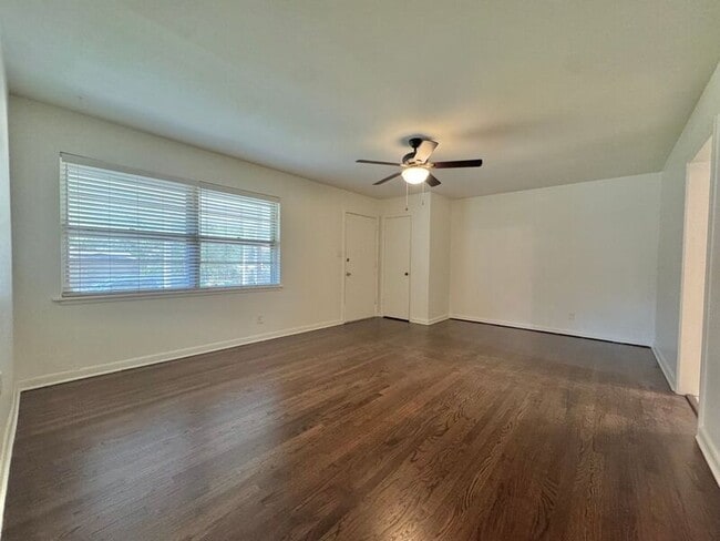 Building Photo - 103 Park Cir