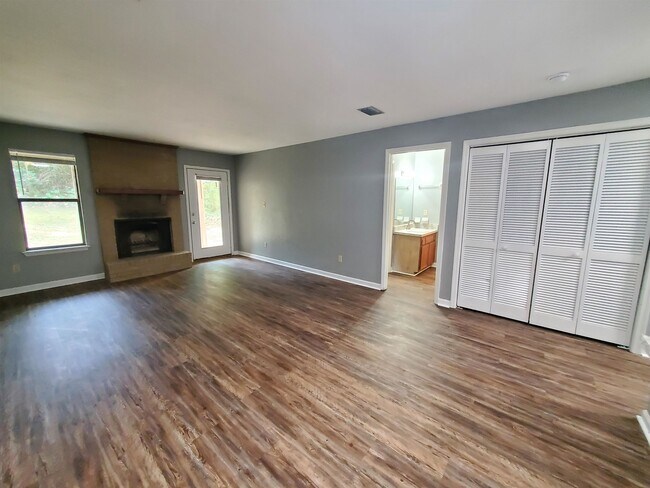 Building Photo - 2903 Woodrich Dr
